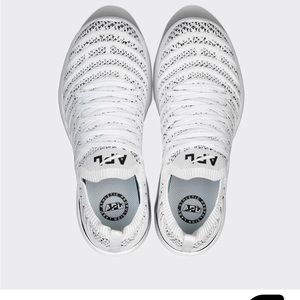 APL techloom wave, white/black, 9.5 + packable shoe bag ($65 value)